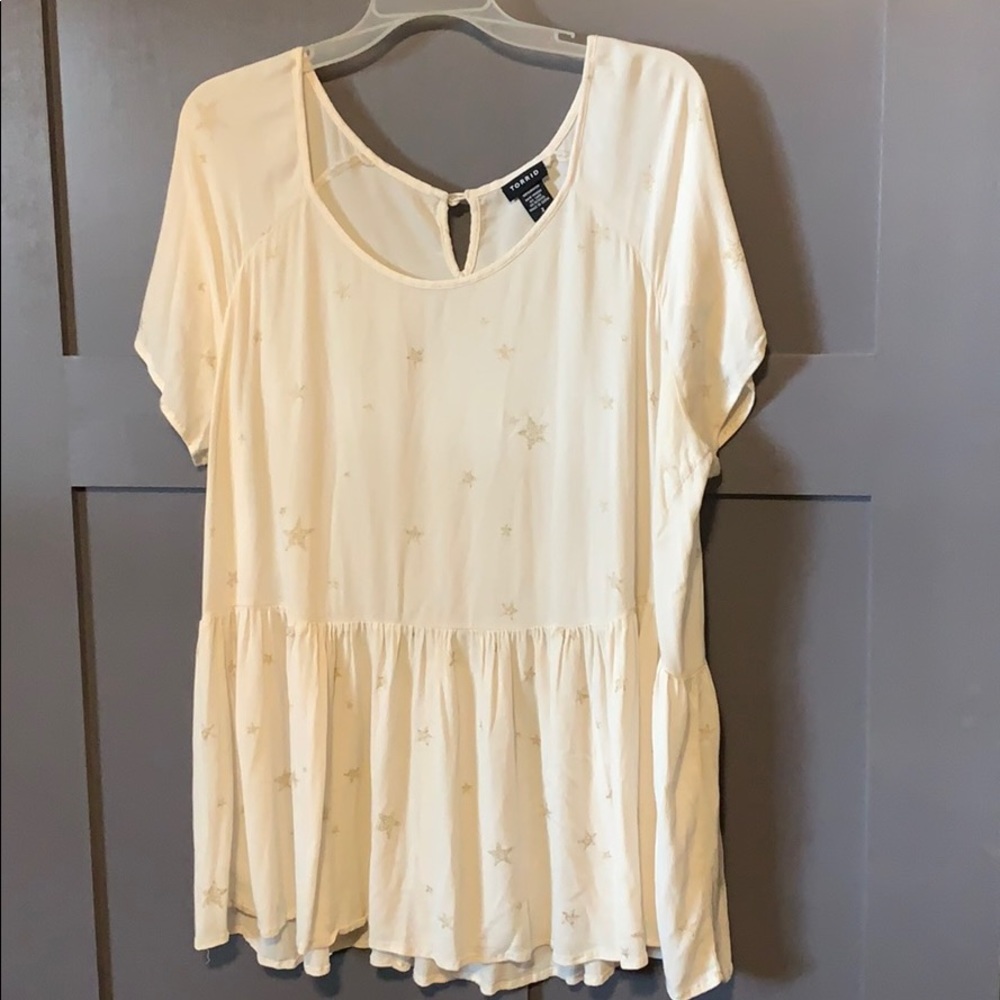Torrid cream w/gold stars peplum top